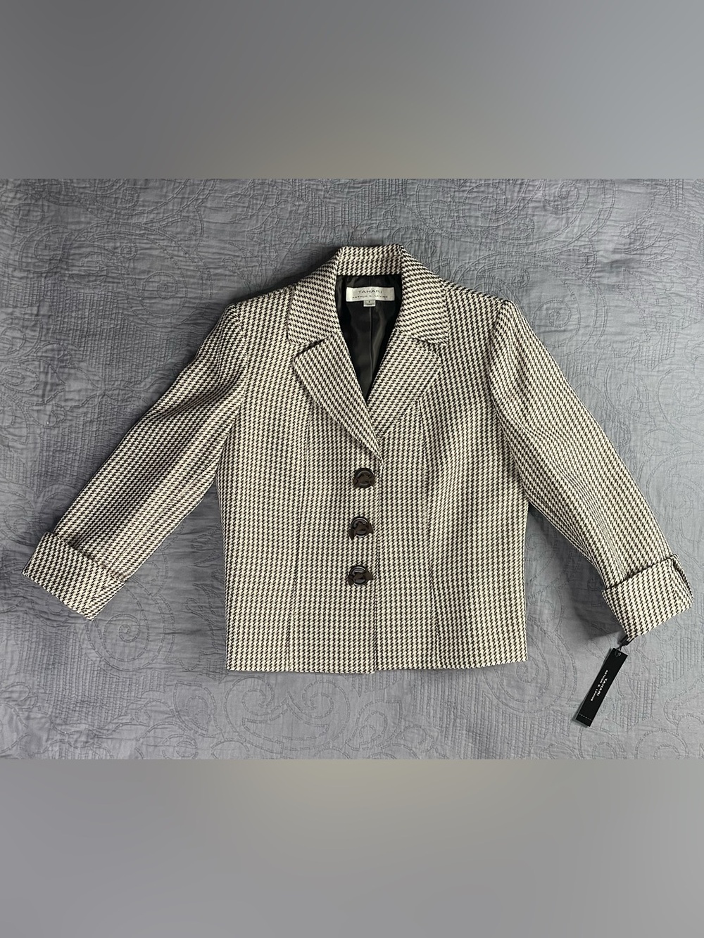 Tahari Arthur S. Levine Houndstooth Blazer  Size: 6  NWT